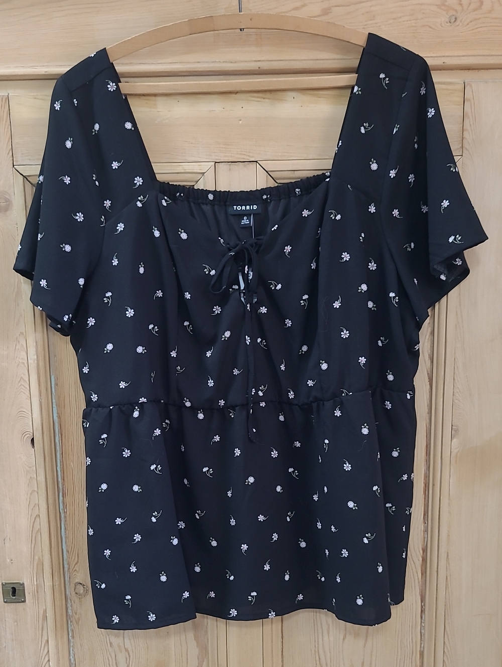 NWT Torrid Babydoll Challis Sweetheart Top Women's sz 0-L Black Ditzy Floral Blo